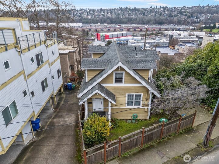 Property Photo: 2071 Gilman Drive W WA 98119
