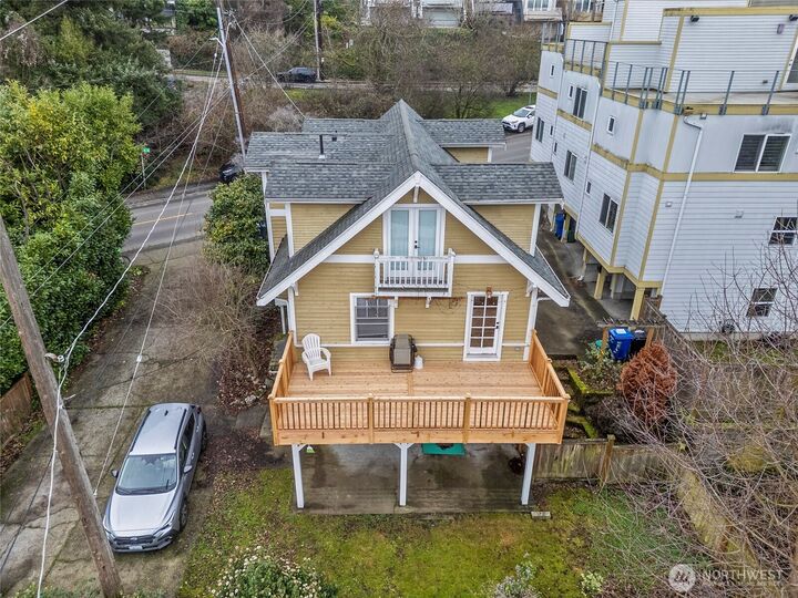 Property Photo:  2071  Gilman Drive W  WA 98119 