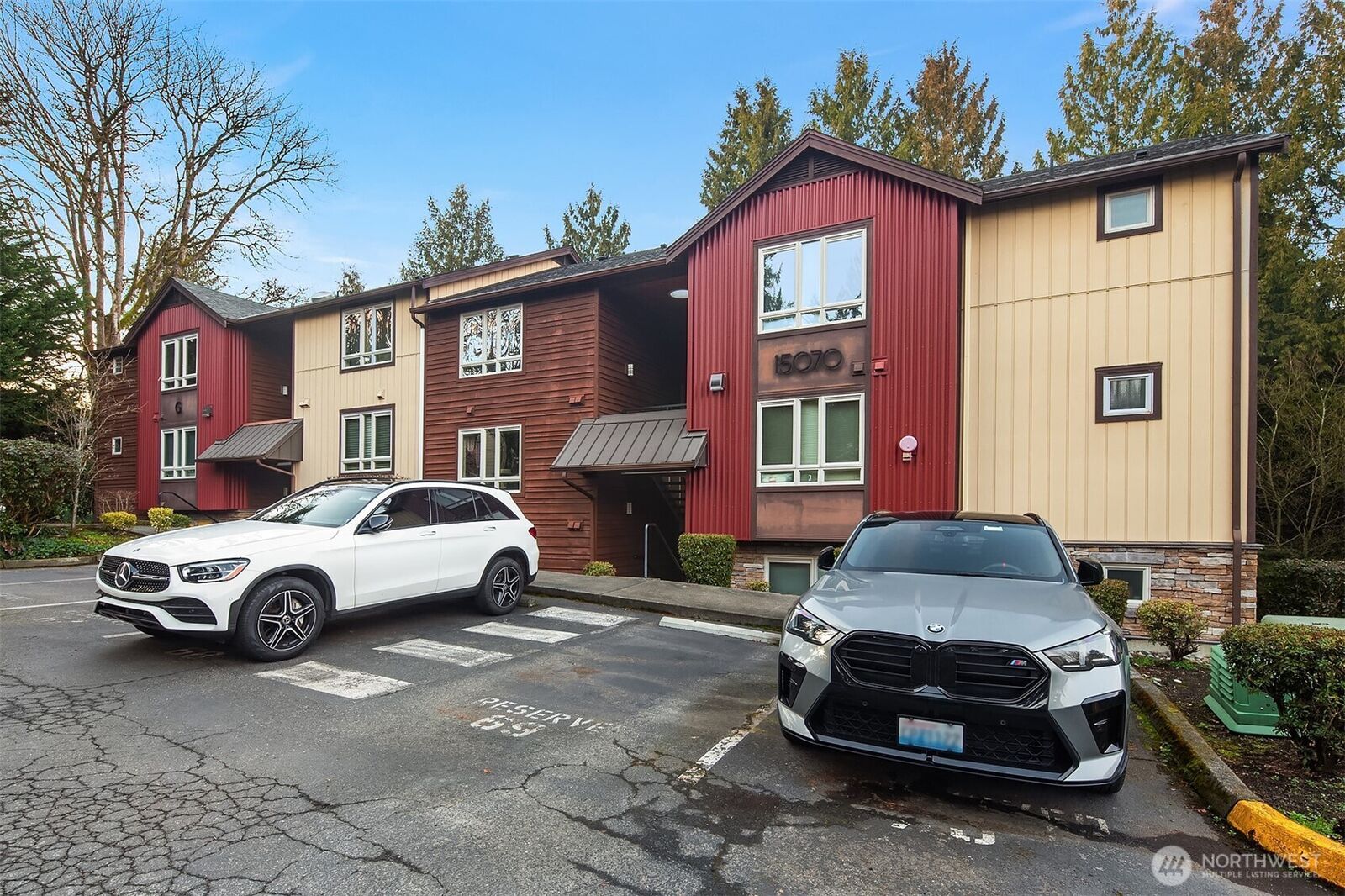 Property Photo: 15070 NE 82nd Street 103 WA 98052