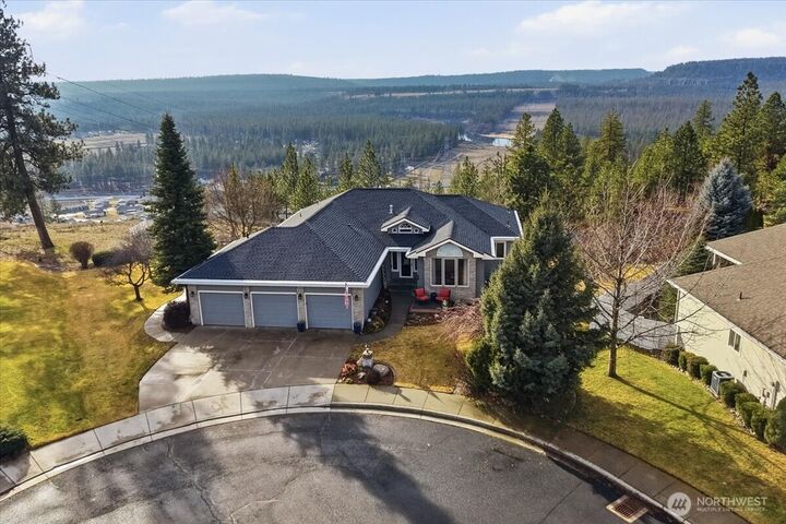 Property Photo: 10935 N Acoma Drive WA 99208