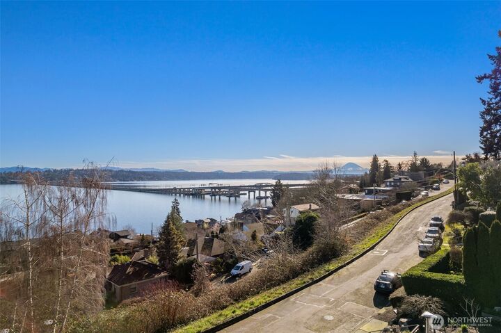Property Photo:  913  Lake Washington Boulevard S  WA 98144 