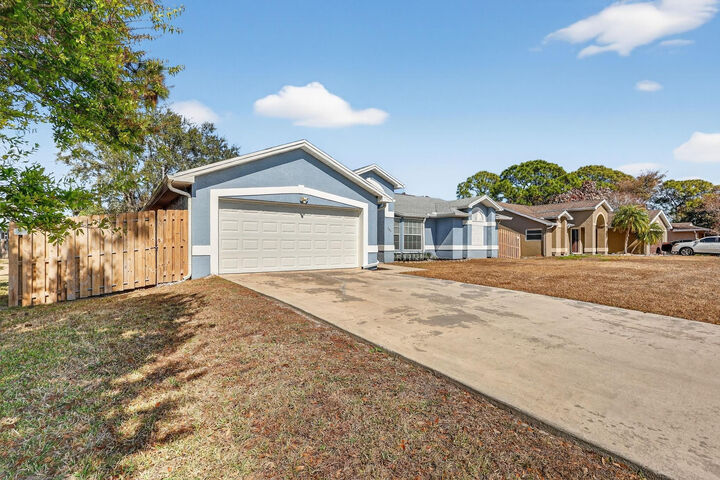 Property Photo:  165 SW Eyerly Avenue  FL 34983 