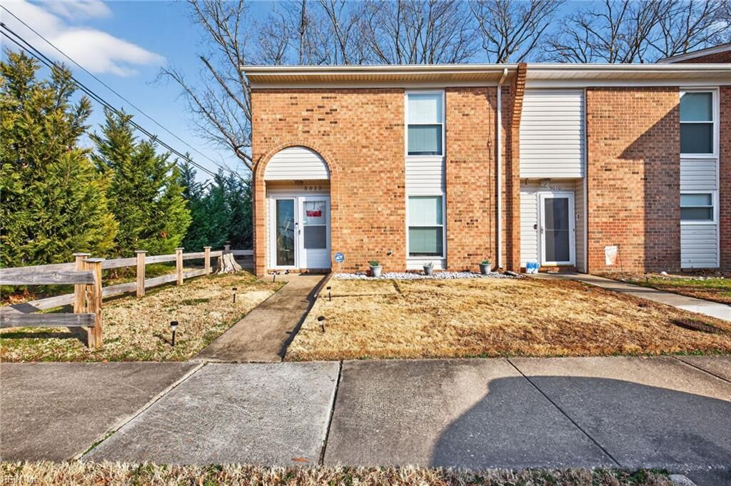 Property Photo: 5012 Dunderdale Ct VA 23462