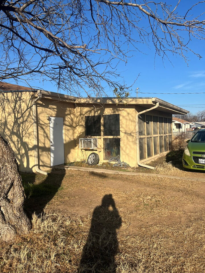 Property Photo: 601 Macann Street TX 76905