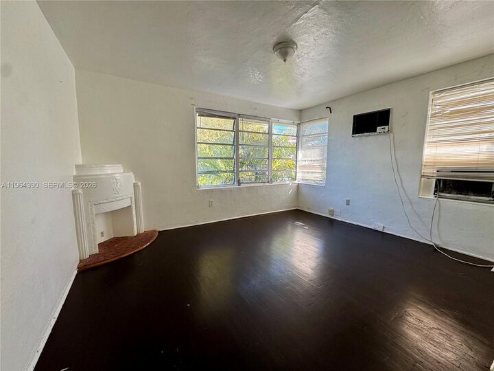 Property Photo: 760 Jefferson Ave 10 FL 33139