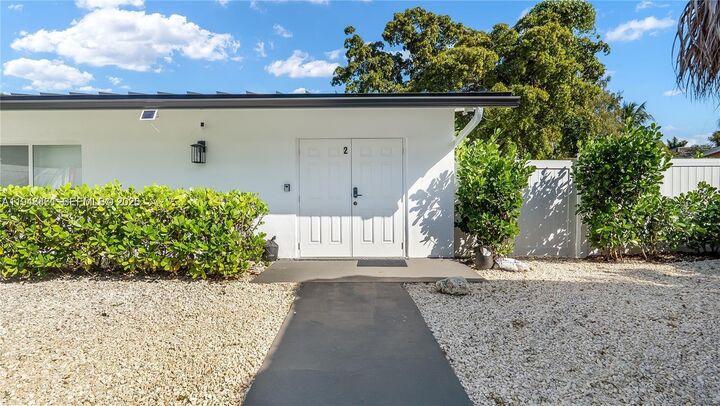 Property Photo: 1702 SW 20 St FL 33315