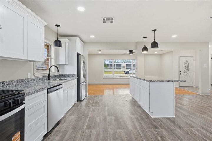 Property Photo:  2032 18th St Street  LA 70601 