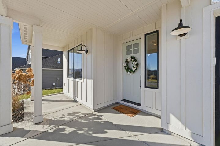 Property Photo:  4960 McEwan Drive  WA 99352 