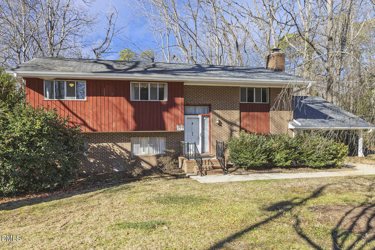 Property Photo: 908 Tanglewood Drive NC 27511