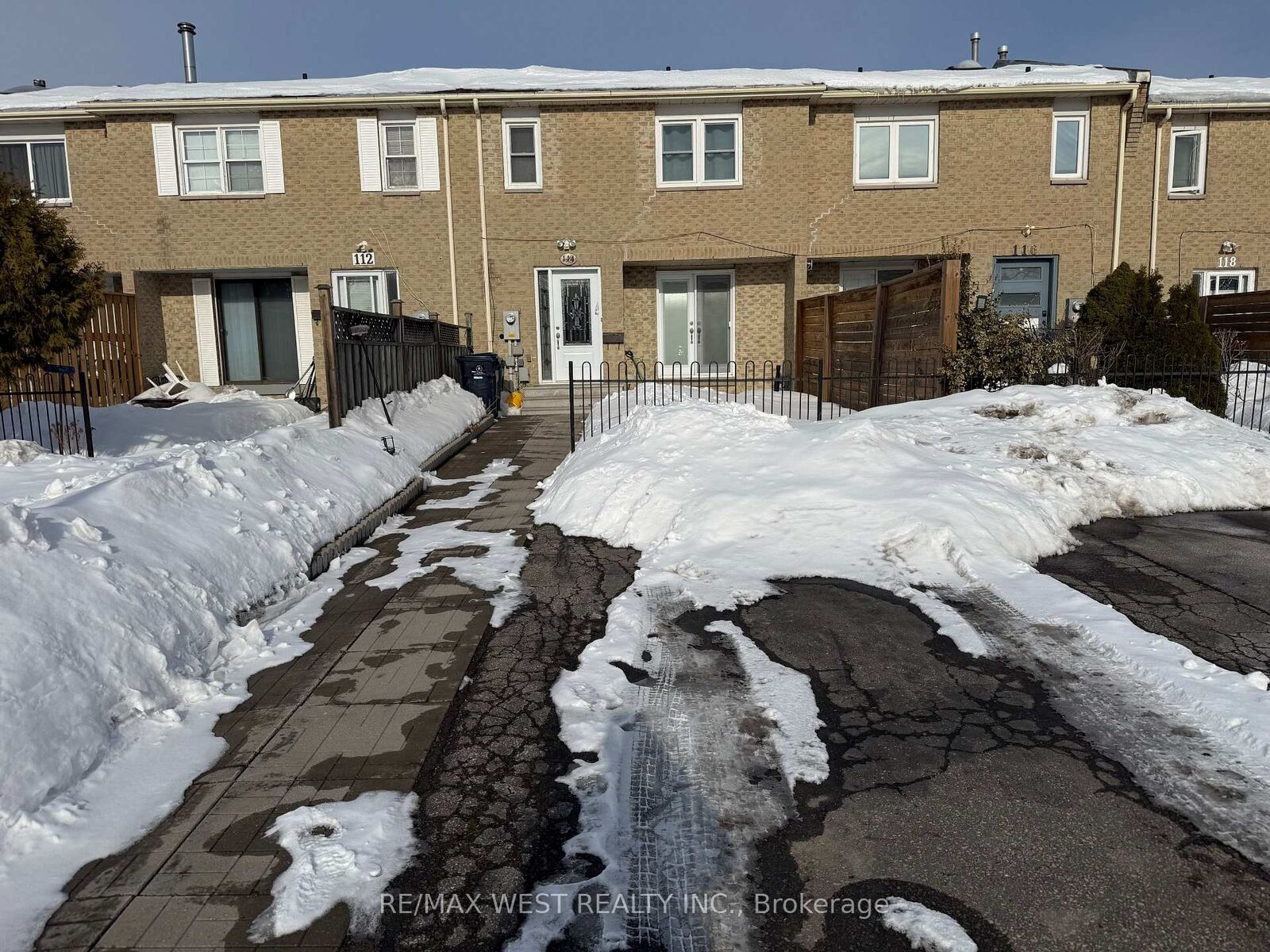Property Photo: 114 Courtlands Drive ON M1B 4M7