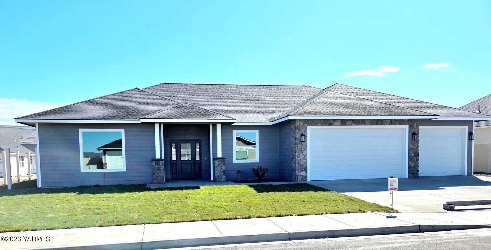 Property Photo: 4606 W Larch Ave WA 98903