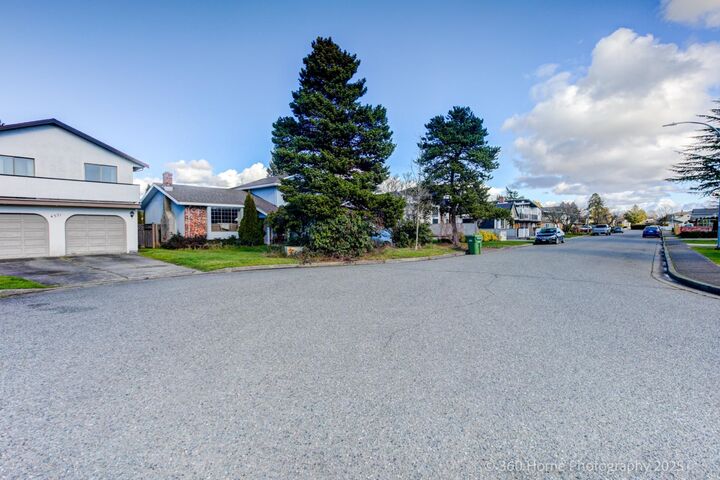 Property Photo: 4391 Deerfield Crescent BC V6X 2Y4