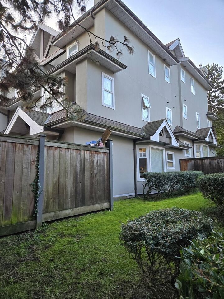 Property Photo: 7175 17th Avenue 14 BC V3N 1K8