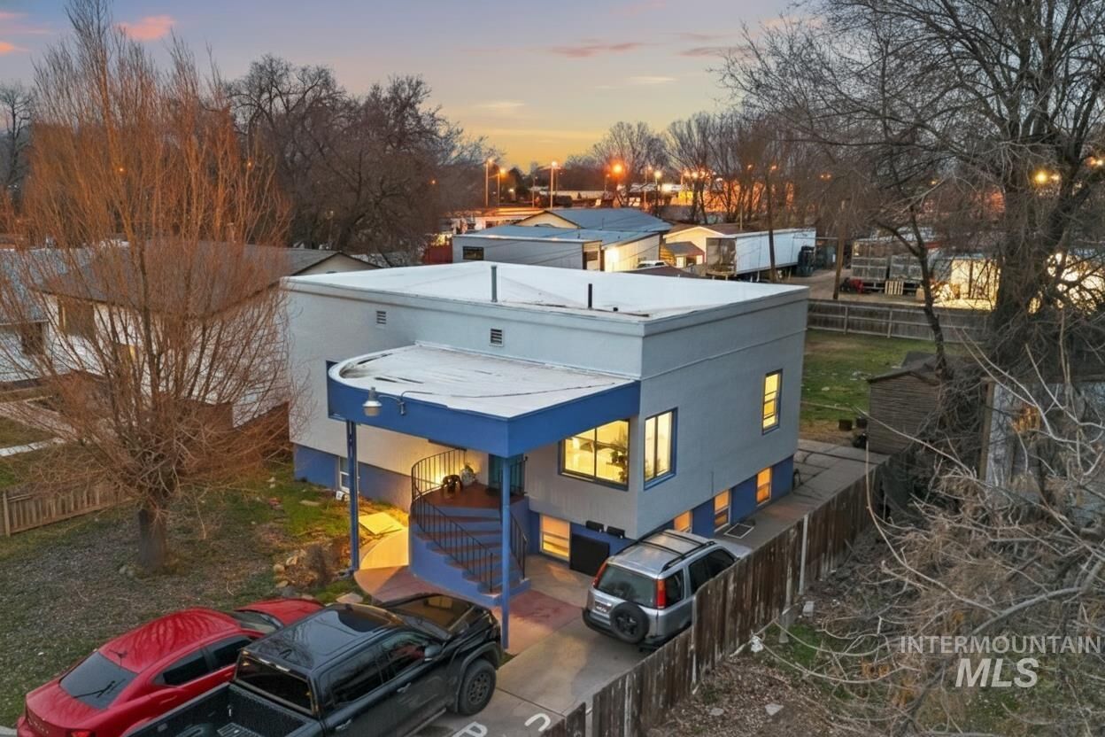 Property Photo:  116 22nd Ave S  ID 83651 