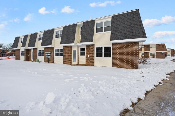 Property Photo: 20-1 Florence Tollgate Place 1 NJ 08016