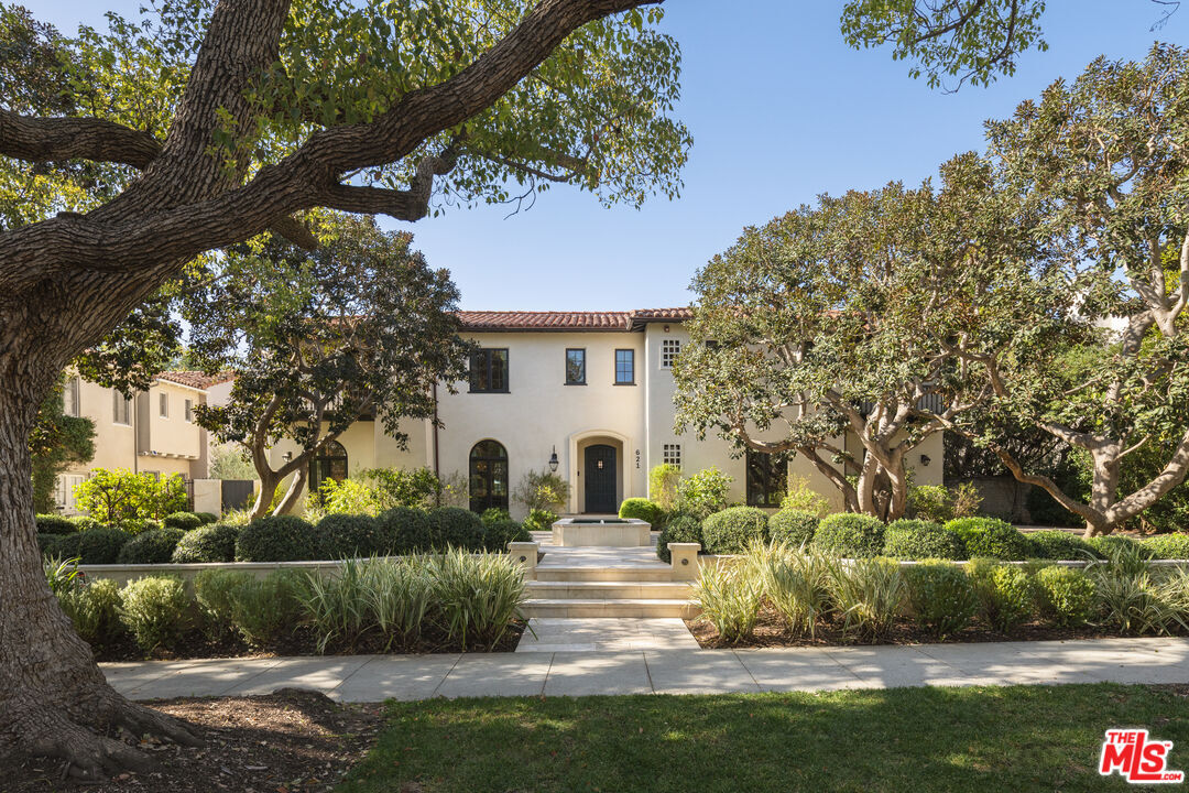 Property Photo:  621 N Maple Dr  CA 90210 