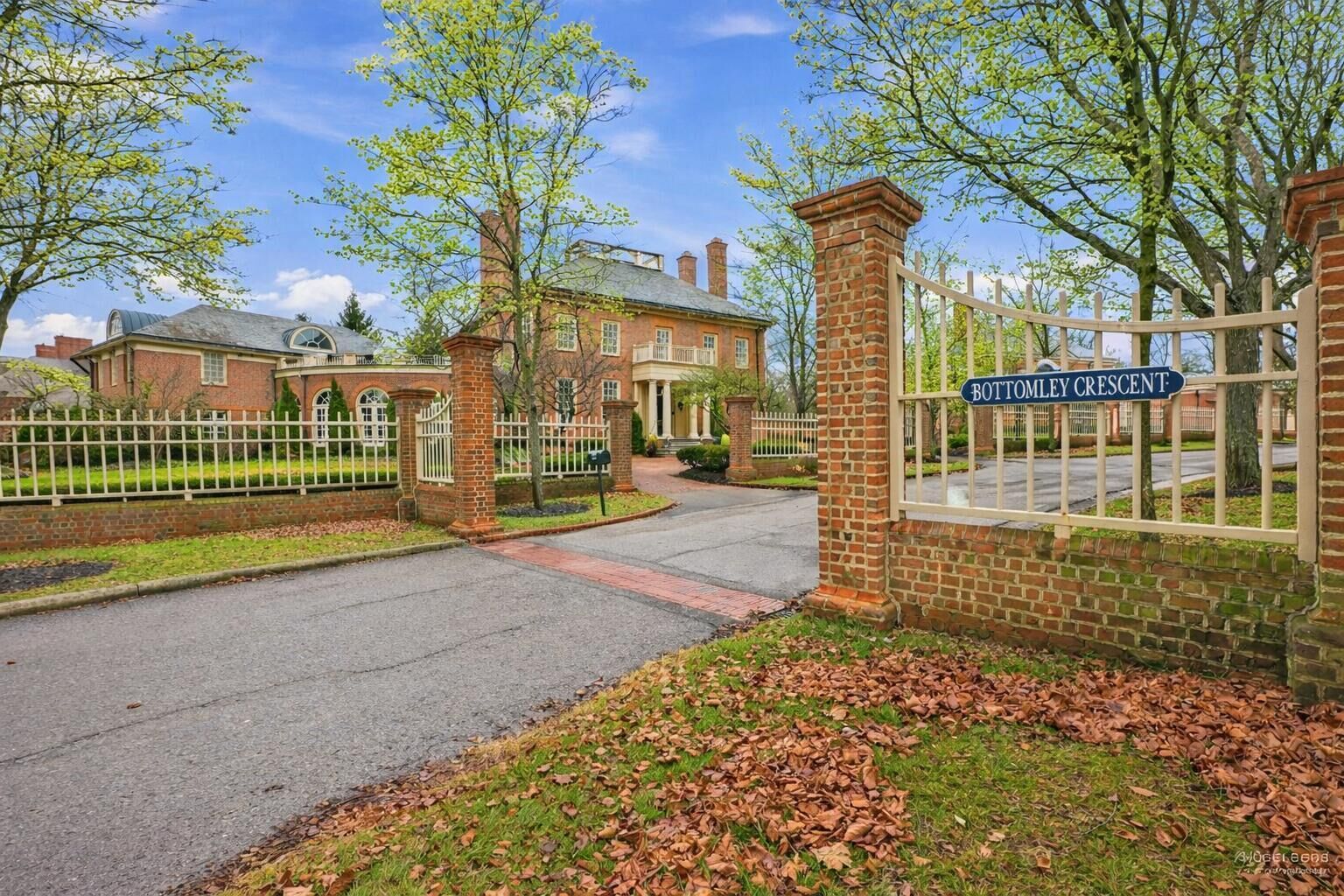 Property Photo: 1 Bottomley Crescent OH 43054