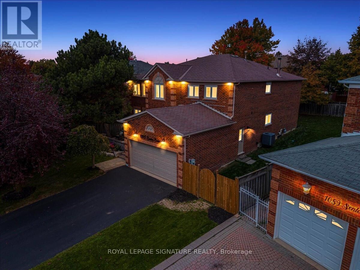 Property Photo: 1093 Senlac Court ON L5V 1B8