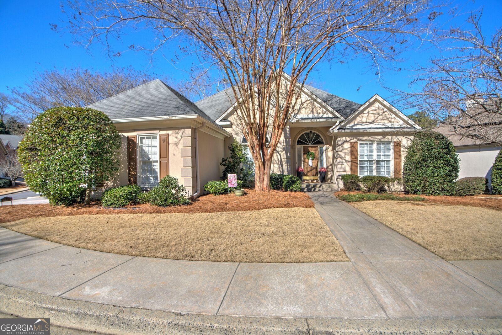 Property Photo:  153 Vinings Court SE  GA 30161 