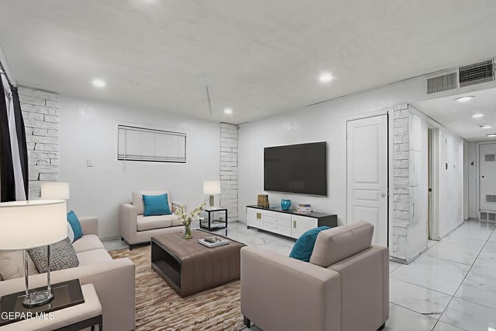 Property Photo: 2704 McKinley Avenue TX 79930