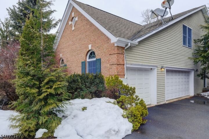 Property Photo:  18 Tree Top Ln  NJ 07928 