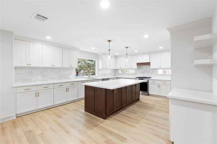 Property Photo:  925 County Road 737B  TX 77511 