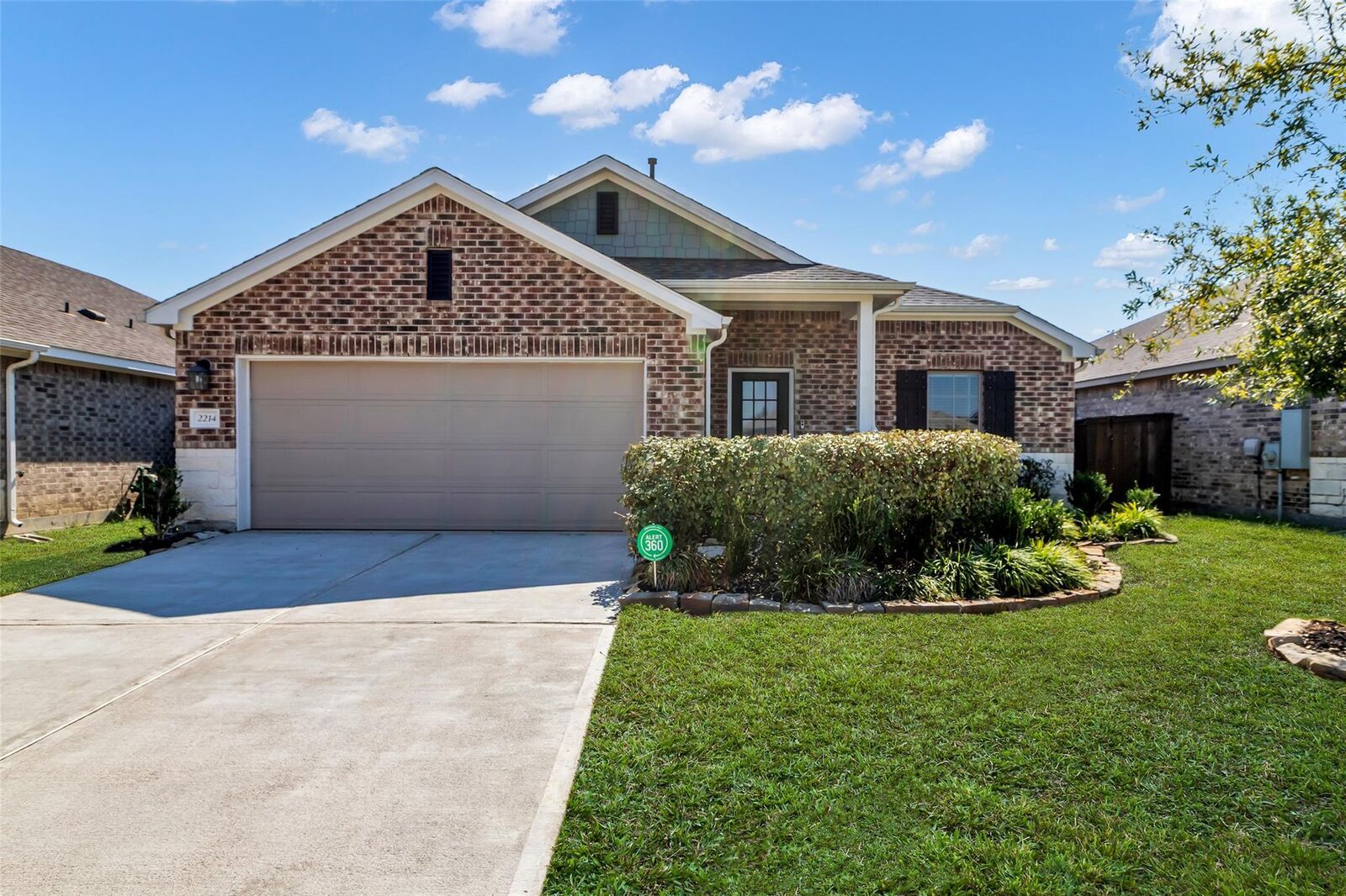 Property Photo: 2214 Brickfielder Lane TX 77523