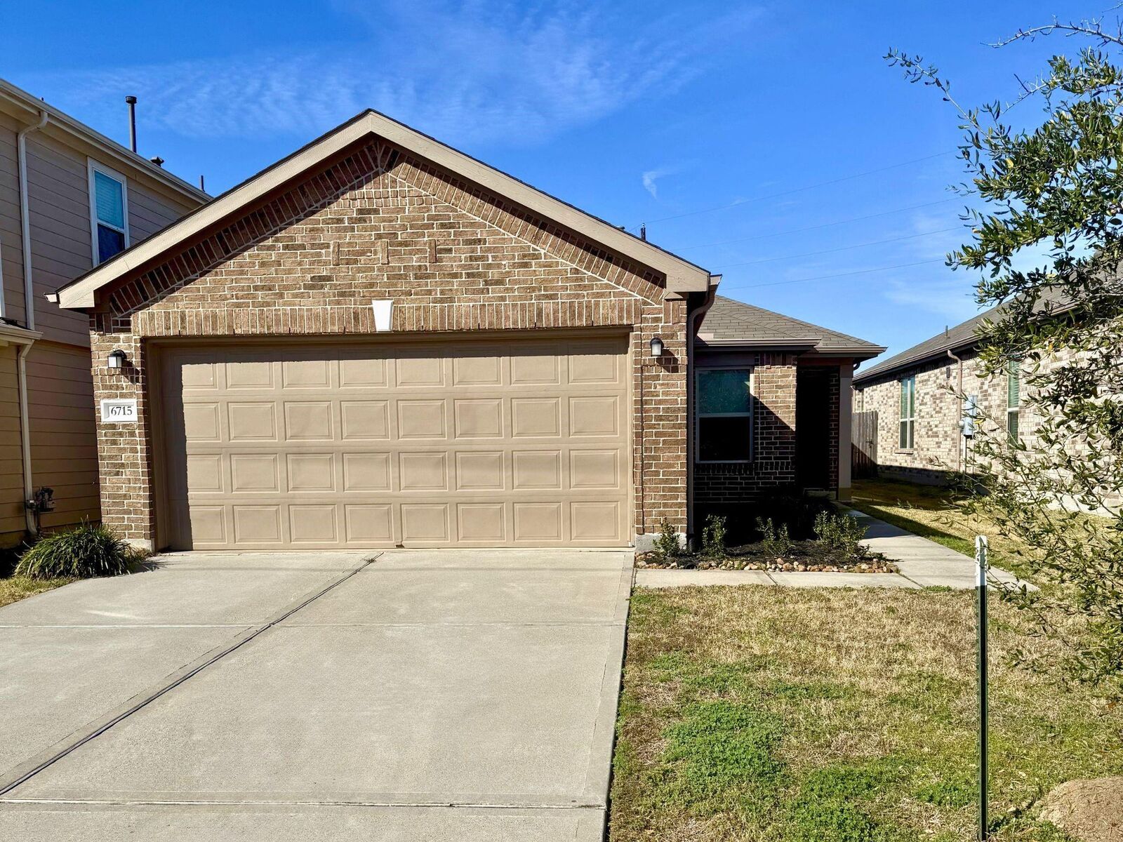 Property Photo: 6715 Hillsdale Creek Drive TX 77084