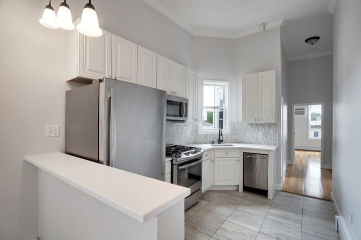 Property Photo:  132 Lincoln St 6  NJ 07307 