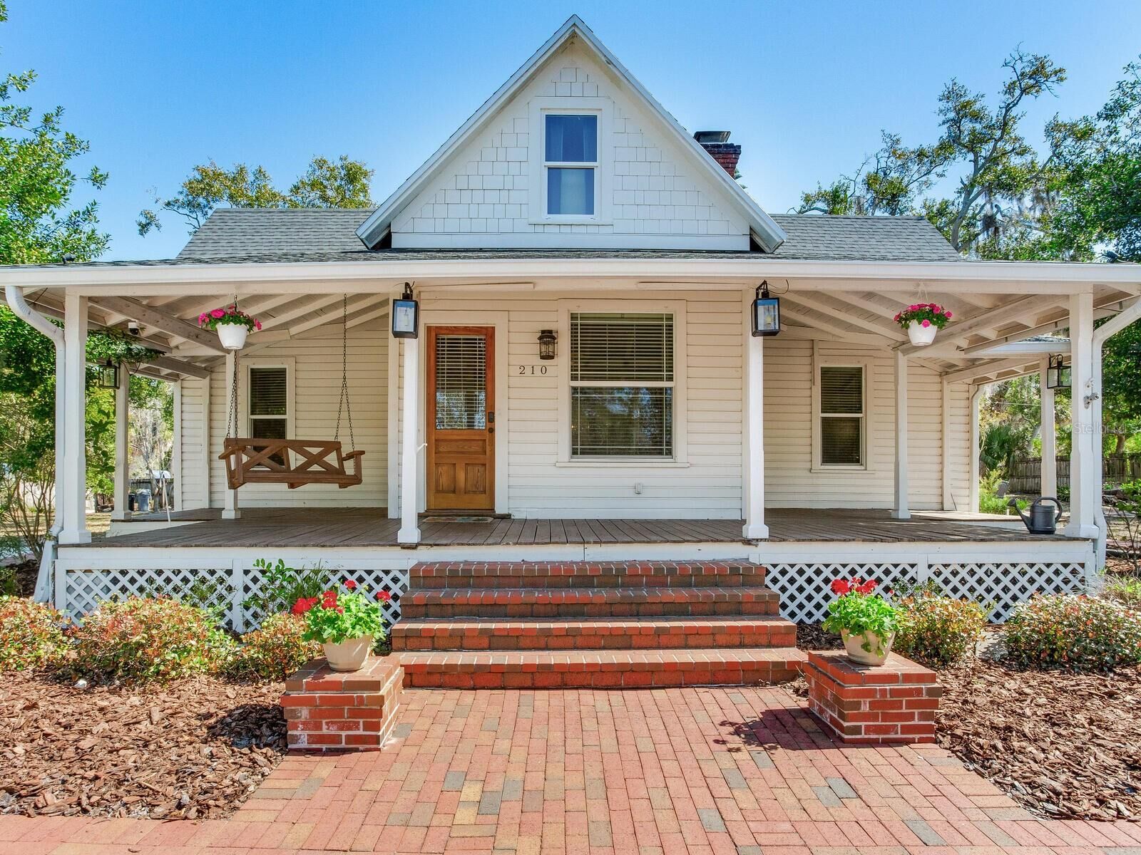 Property Photo: 210 N Grosse Avenue FL 34689