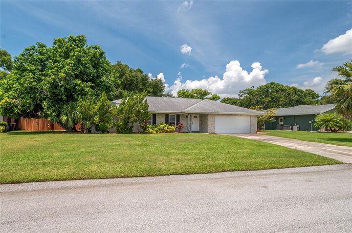 Property Photo:  305 Hernando Road  FL 33884 