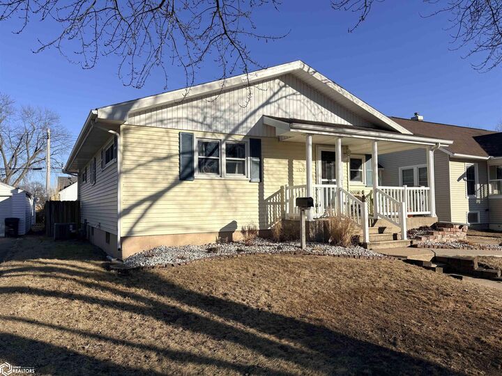 Property Photo:  2130 S 10th Street  IA 52601 