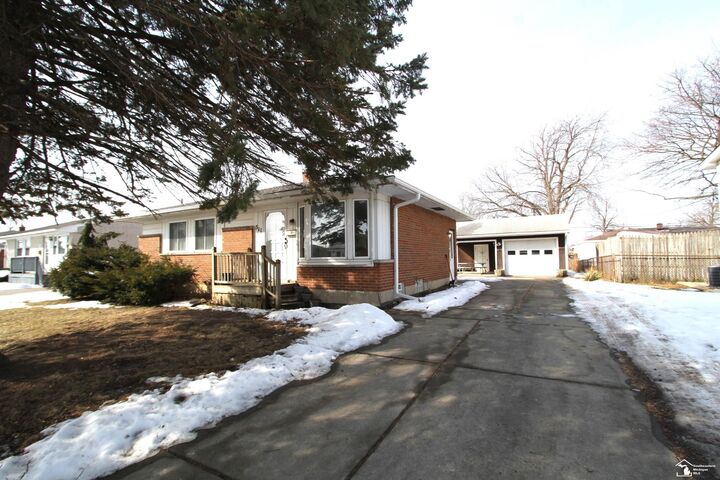 Property Photo:  511 John Rolfe Drive  MI 48162 