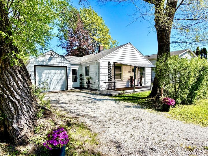 Property Photo:  905 Rockland Road  IL 60044 