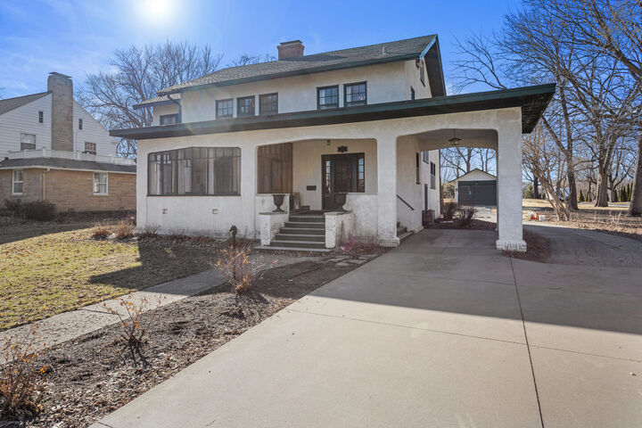 Property Photo:  1124 N State Street  IL 61856 