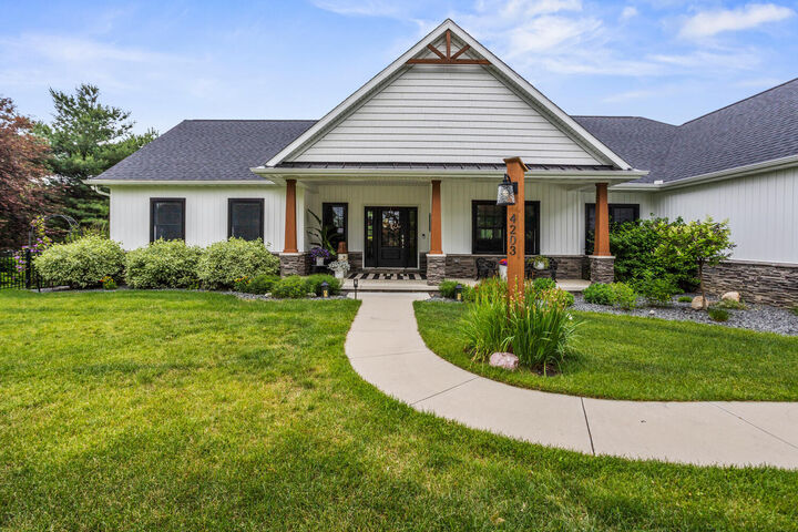 Property Photo: 4203 Curtis Meadow Drive IL 61822