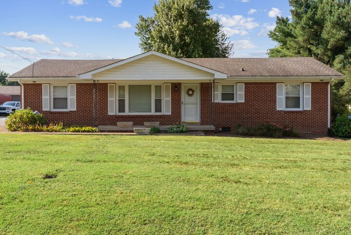 Property Photo: 209 Oak Dr TN 37064
