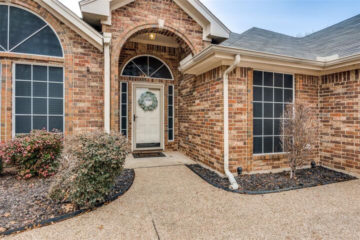 Property Photo:  7928 Fox Chase Drive  TX 76001 