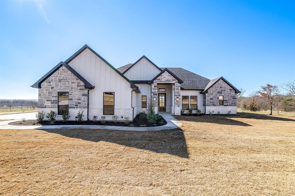 Property Photo:  1016 Freedom Court  TX 76088 