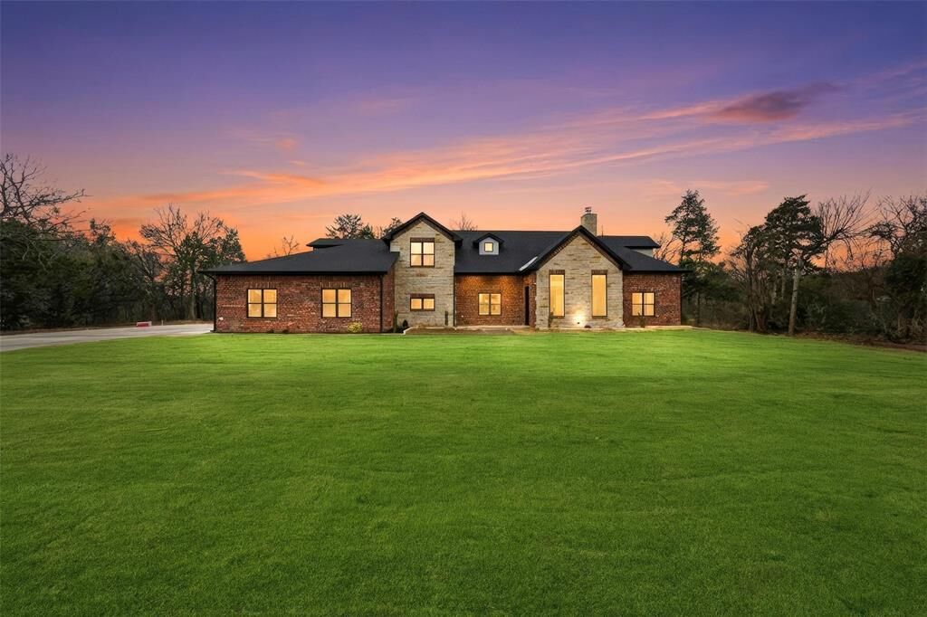 Property Photo:  326 Willow Creek Lane  TX 75154 