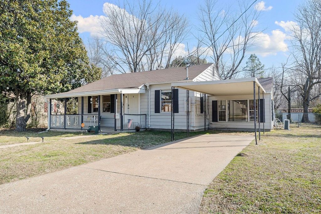 Property Photo:  705 McKinney Street  AR 72764 