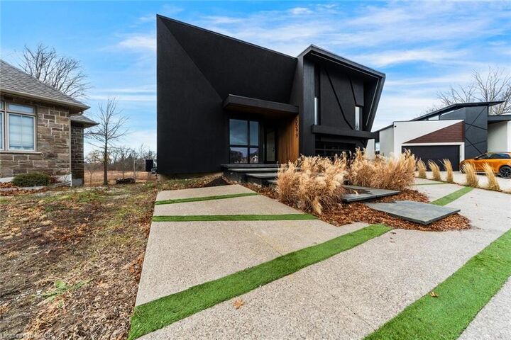 Property Photo: 5599 Osprey Avenue ON L2H 0M2
