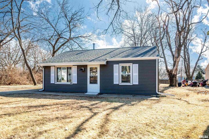 Property Photo: 1412 W Shenandoah Drive IL 61614