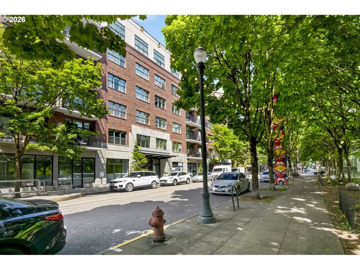Property Photo:  821 NW 11th Ave 609  OR 97209 