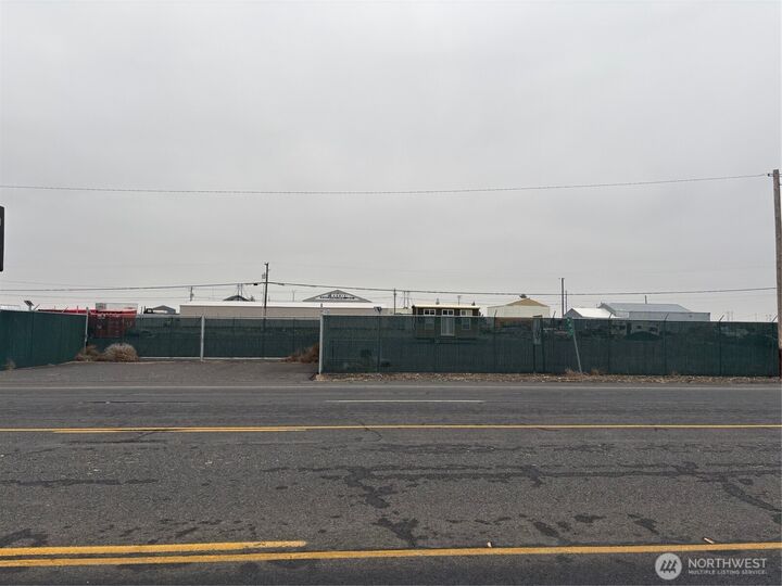 Property Photo: 1420 Basin Street NW WA 98823