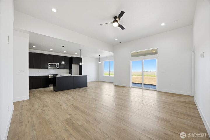 Property Photo: 1134 E Mt Hood Street WA 99344