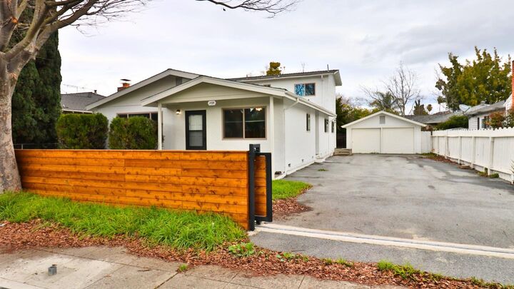 Property Photo: 1135 Beech Street CA 94303