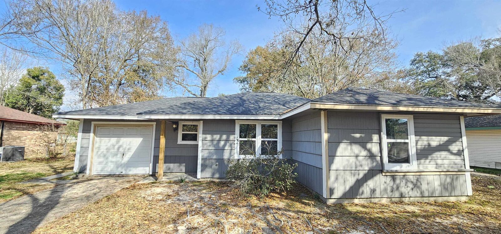Property Photo: 518 Azalea TX 77630