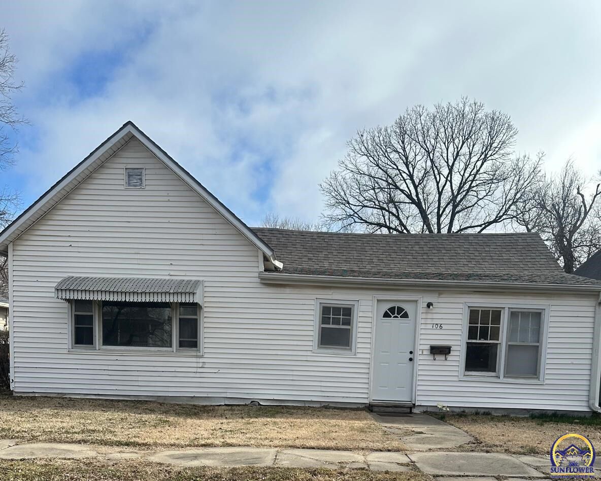 Property Photo:  106 Mechanic St  KS 66801 