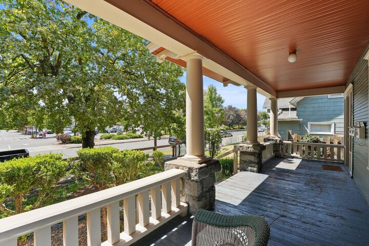 Property Photo: 927 E Augusta Ave WA 99207